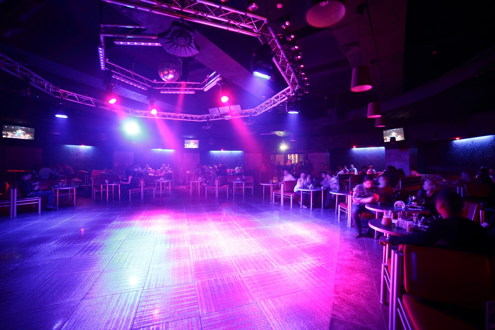 What To Consider When Hiring A Portable Dance Floor