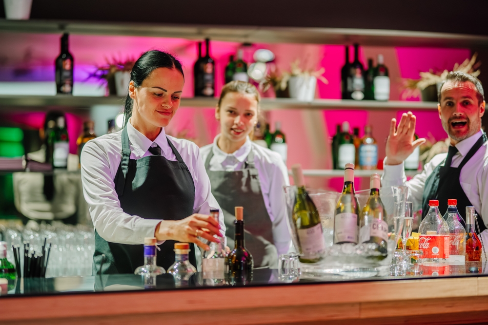 Avoiding Common Pitfalls When Hiring a Mobile Bar for Your Event